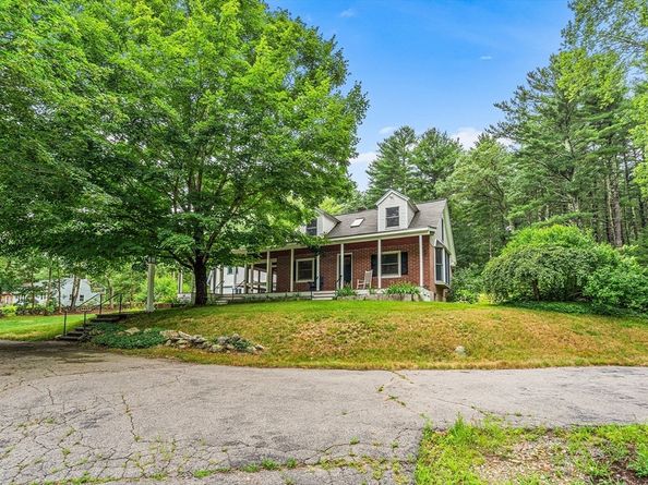 84 High St, Upton MA 01568