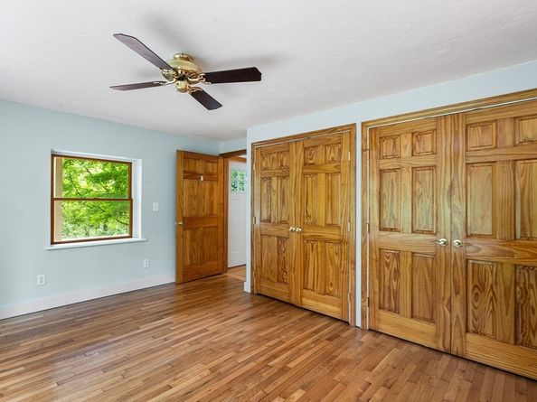 84 High St, Upton MA 01568