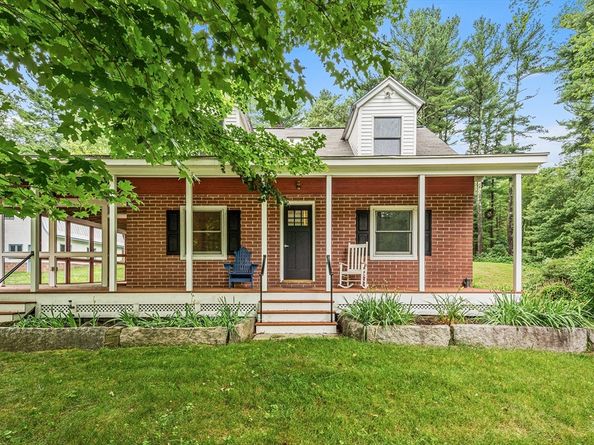 84 High St, Upton MA 01568