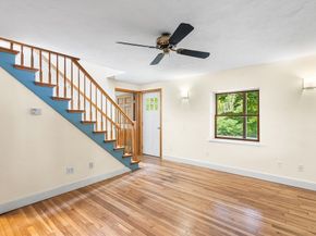 84 High St, Upton MA 01568