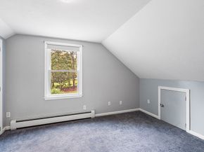 84 High St, Upton MA 01568