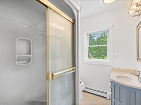 84 High St, Upton MA 01568