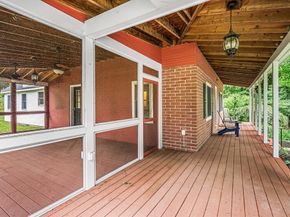 84 High St, Upton MA 01568