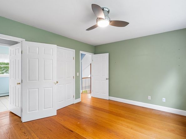 84 High St, Upton MA 01568