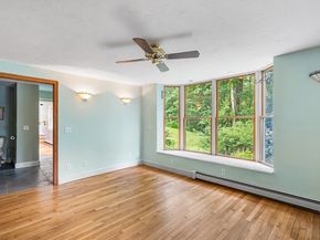84 High St, Upton MA 01568