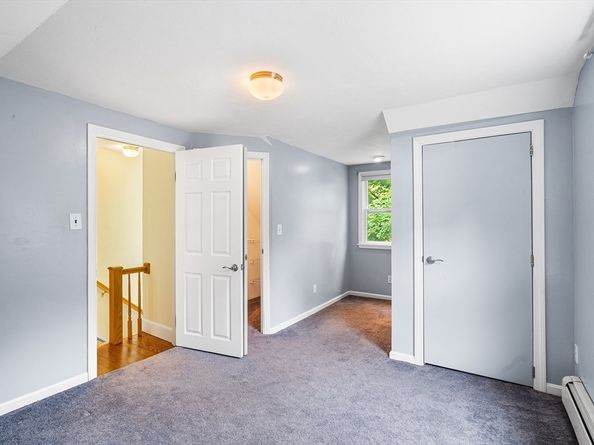 84 High St, Upton MA 01568