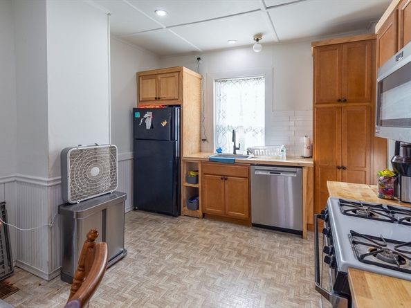 211 Court St, Plymouth MA 02360