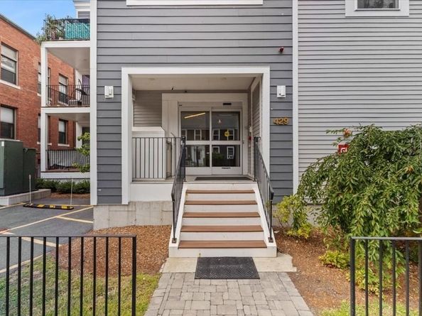 429 Cherry St 11, Newton MA 02465