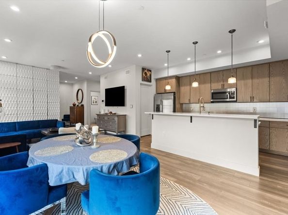 429 Cherry St 11, Newton MA 02465