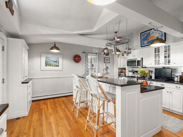 32 Pleasant St, Milton MA 02186