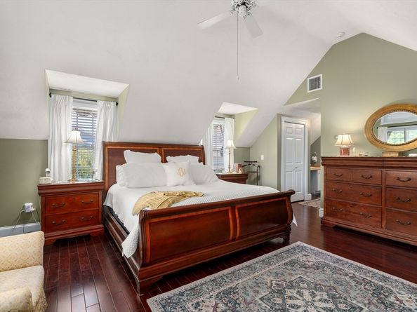 32 Pleasant St, Milton MA 02186