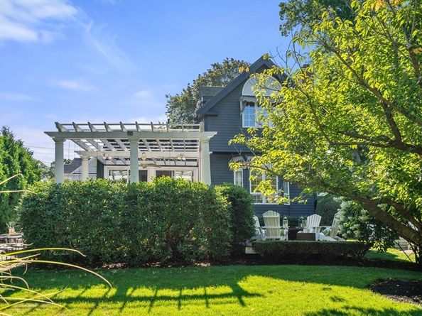 32 Pleasant St, Milton MA 02186