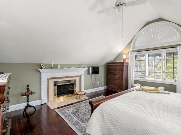 32 Pleasant St, Milton MA 02186
