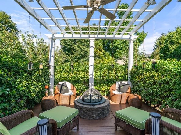 32 Pleasant St, Milton MA 02186