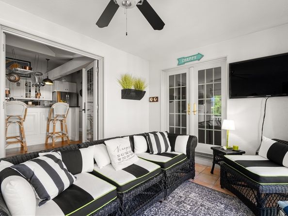 32 Pleasant St, Milton MA 02186
