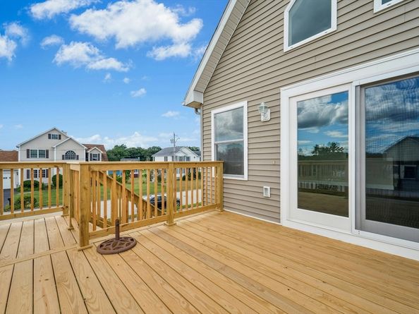 2 Brianna Dr, Webster MA 01570