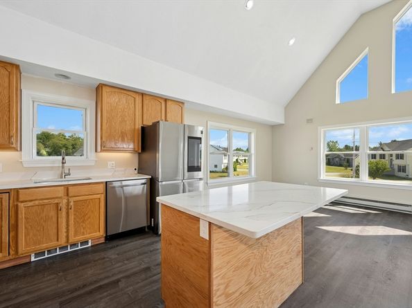 2 Brianna Dr, Webster MA 01570