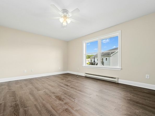 2 Brianna Dr, Webster MA 01570