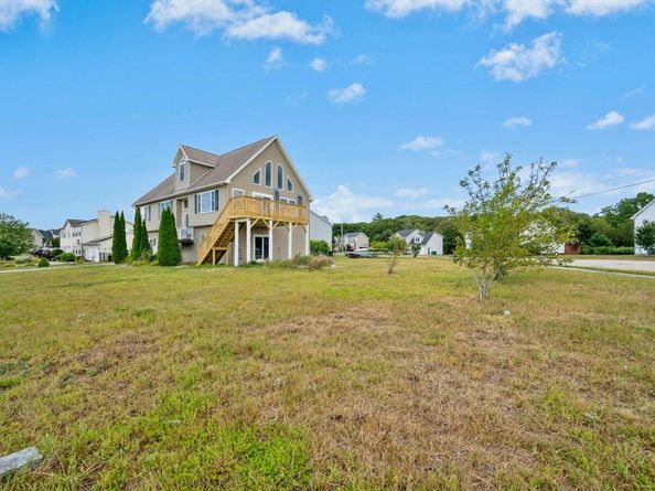 2 Brianna Dr, Webster MA 01570