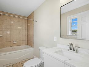 2 Brianna Dr, Webster MA 01570