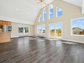 2 Brianna Dr, Webster MA 01570