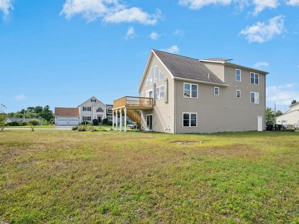 2 Brianna Dr, Webster MA 01570