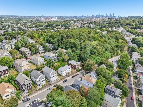 34 Larch 34, Boston MA 02135
