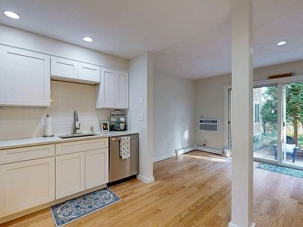12 Merlin Ct 12, Worcester MA 01602