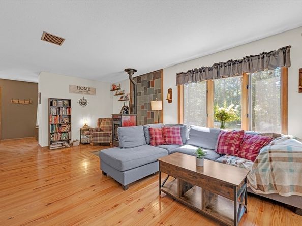 73 New Boston Rd, Sturbridge MA 01566