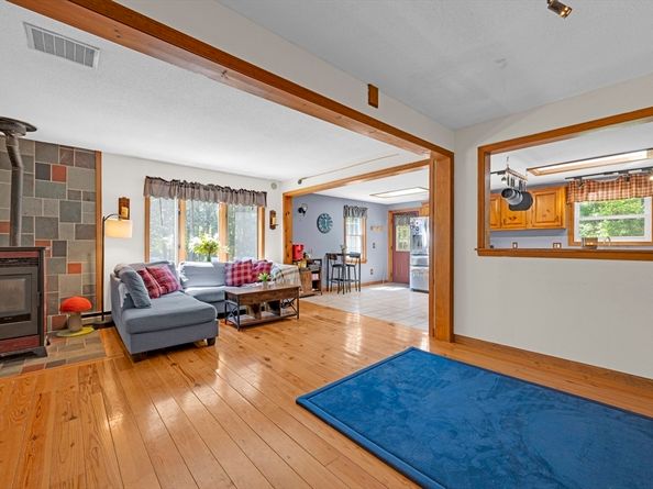 73 New Boston Rd, Sturbridge MA 01566