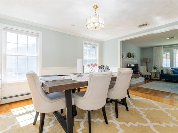 28 Hart St, Burlington MA 01803