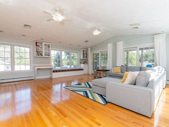 28 Hart St, Burlington MA 01803