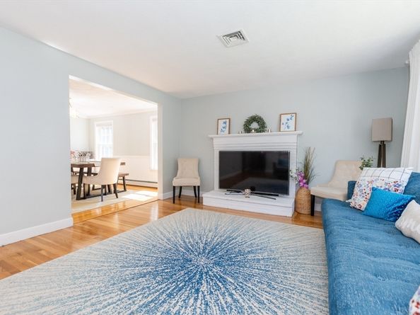 28 Hart St, Burlington MA 01803