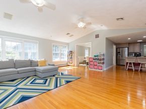28 Hart St, Burlington MA 01803