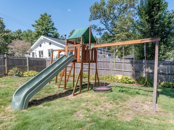 28 Hart St, Burlington MA 01803