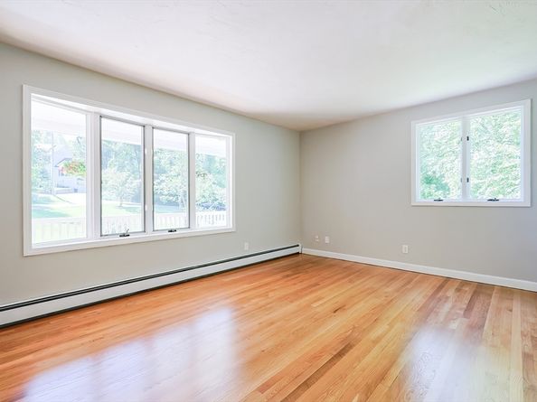10 Prospect St, Upton MA 01568