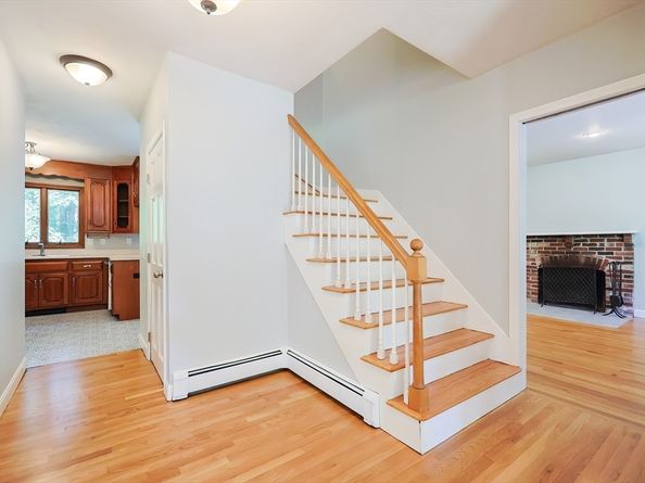 10 Prospect St, Upton MA 01568