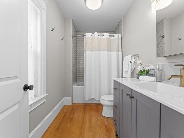 51 Bourne St 51, Newton MA 02466