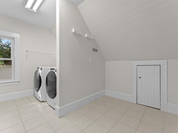 51 Bourne St 51, Newton MA 02466