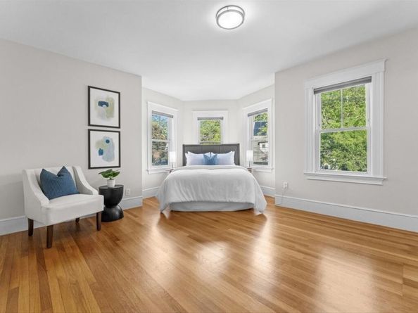 51 Bourne St 51, Newton MA 02466