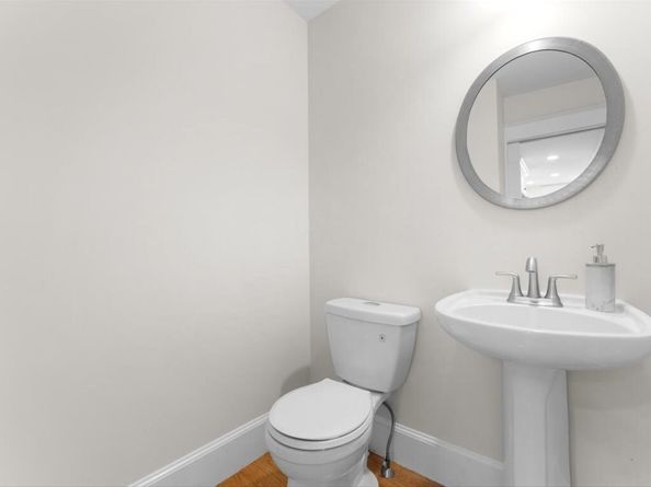 51 Bourne St 51, Newton MA 02466
