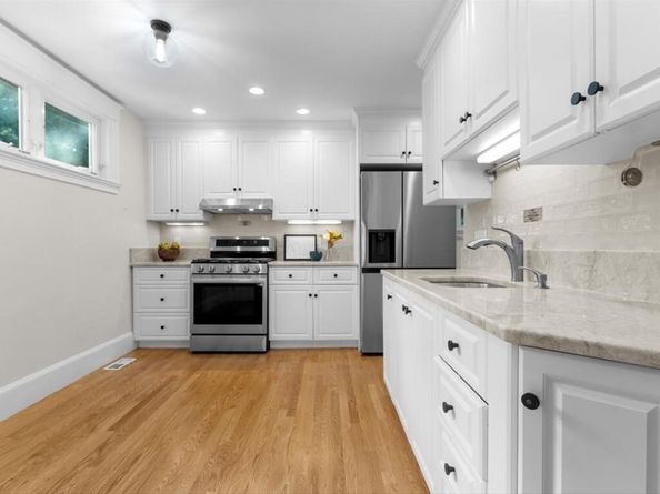 51 Bourne St 51, Newton MA 02466