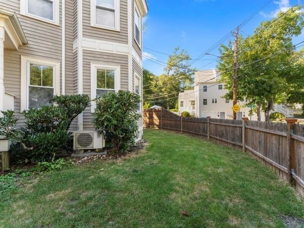 51 Bourne St 51, Newton MA 02466