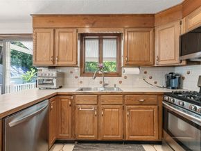 18 Laurel Park, Holbrook MA 02343