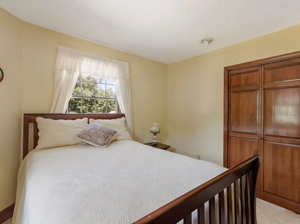 18 Laurel Park, Holbrook MA 02343