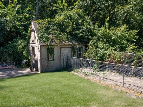 18 Laurel Park, Holbrook MA 02343