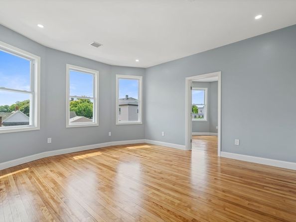 27-29 Camp St, Worcester MA 01603