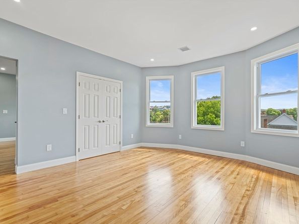 27-29 Camp St, Worcester MA 01603