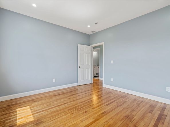 27-29 Camp St, Worcester MA 01603