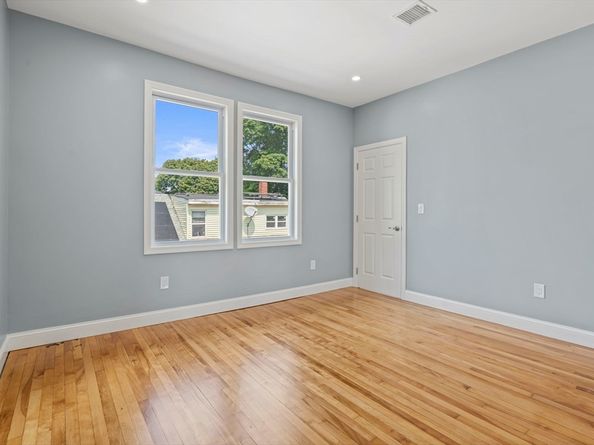 27-29 Camp St, Worcester MA 01603